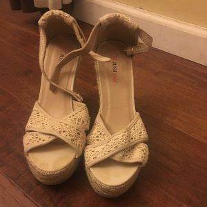Crochet woven crisscross wedges